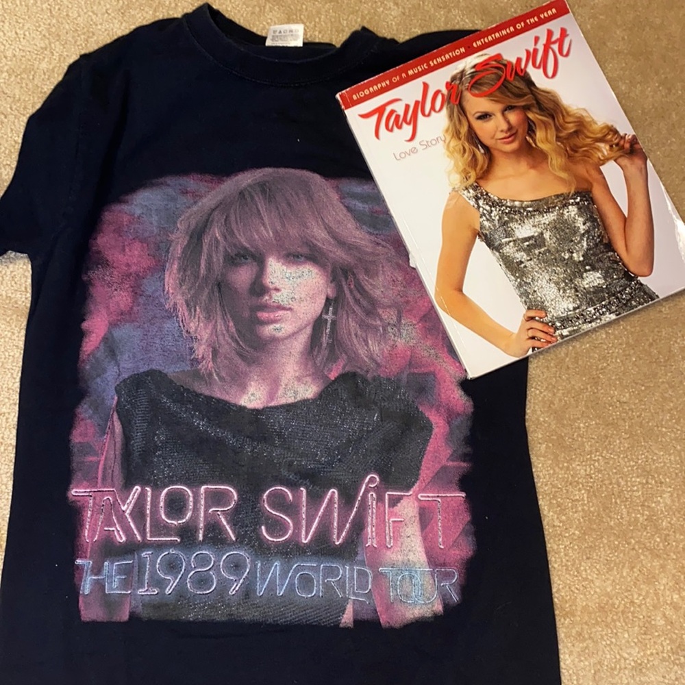 Taylor Swift t-shirt and book